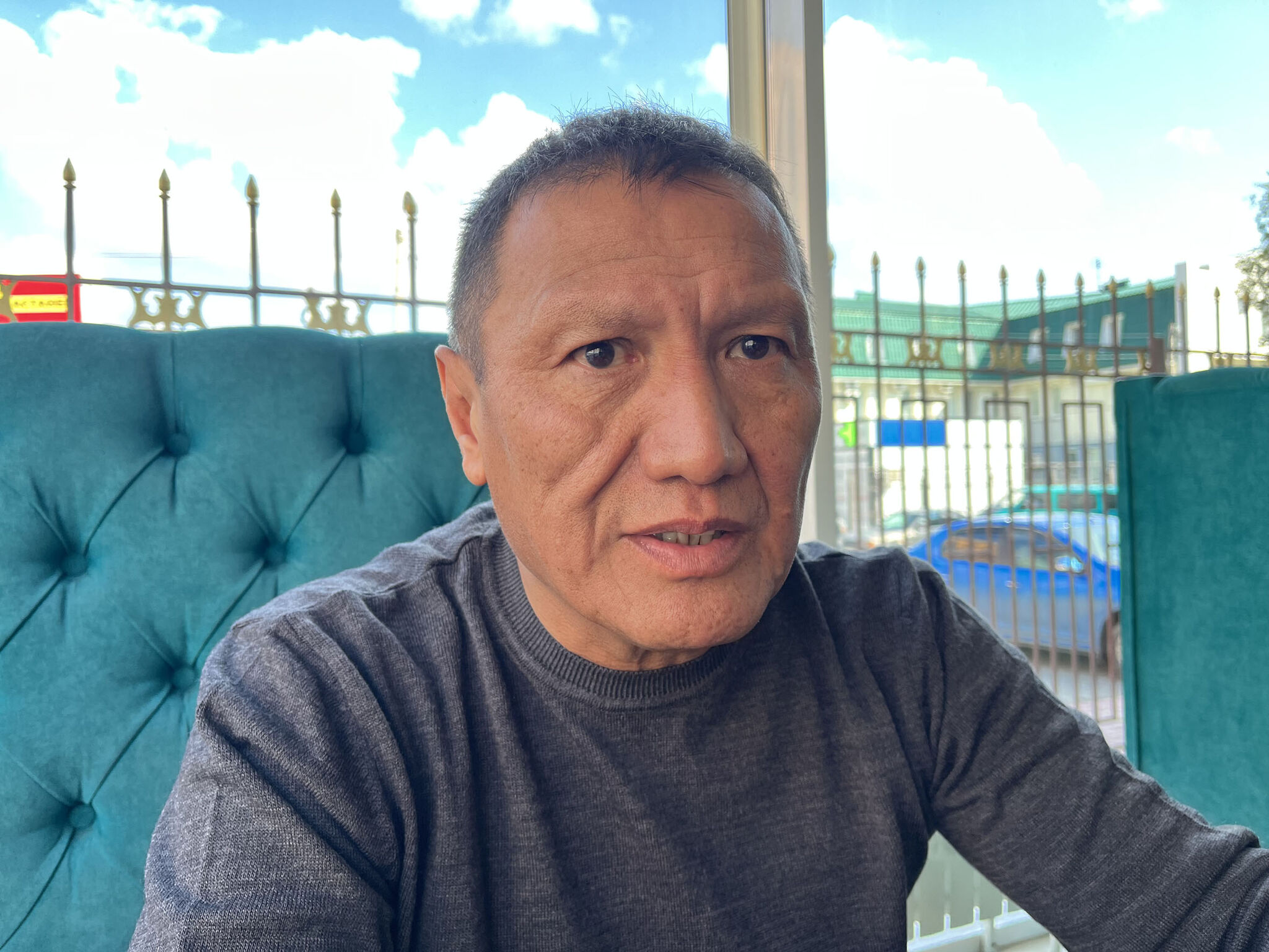 Лисички в избушке