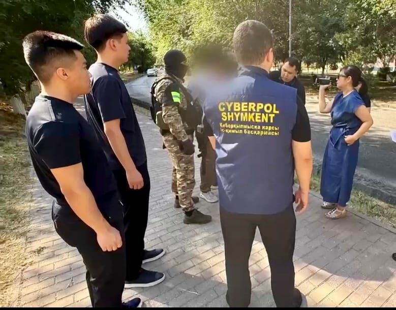 Вербовали, похищали, обналичивали