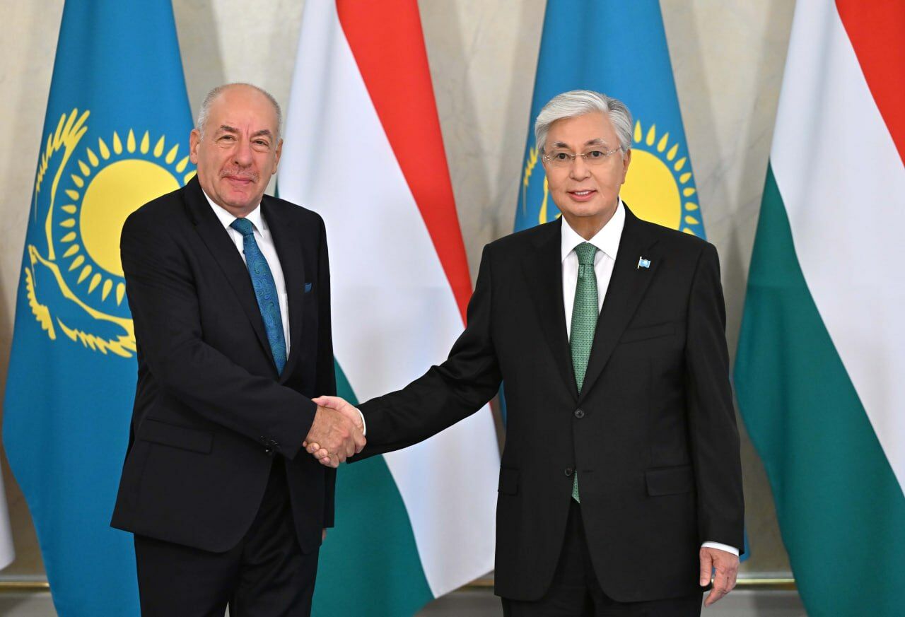 Токаев провел переговоры с президентом Венгрии