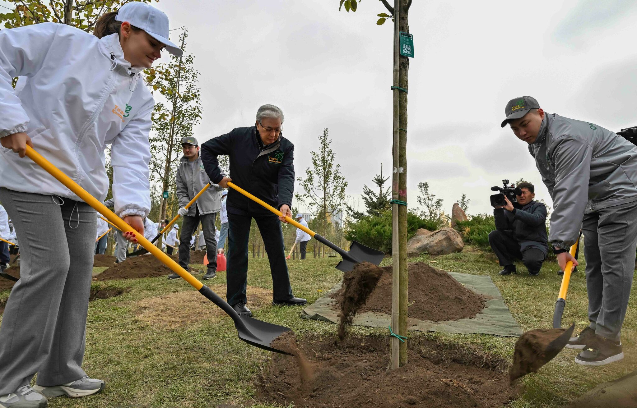 Глава государства принял участие в экологической акции «Таза Қазақстан»