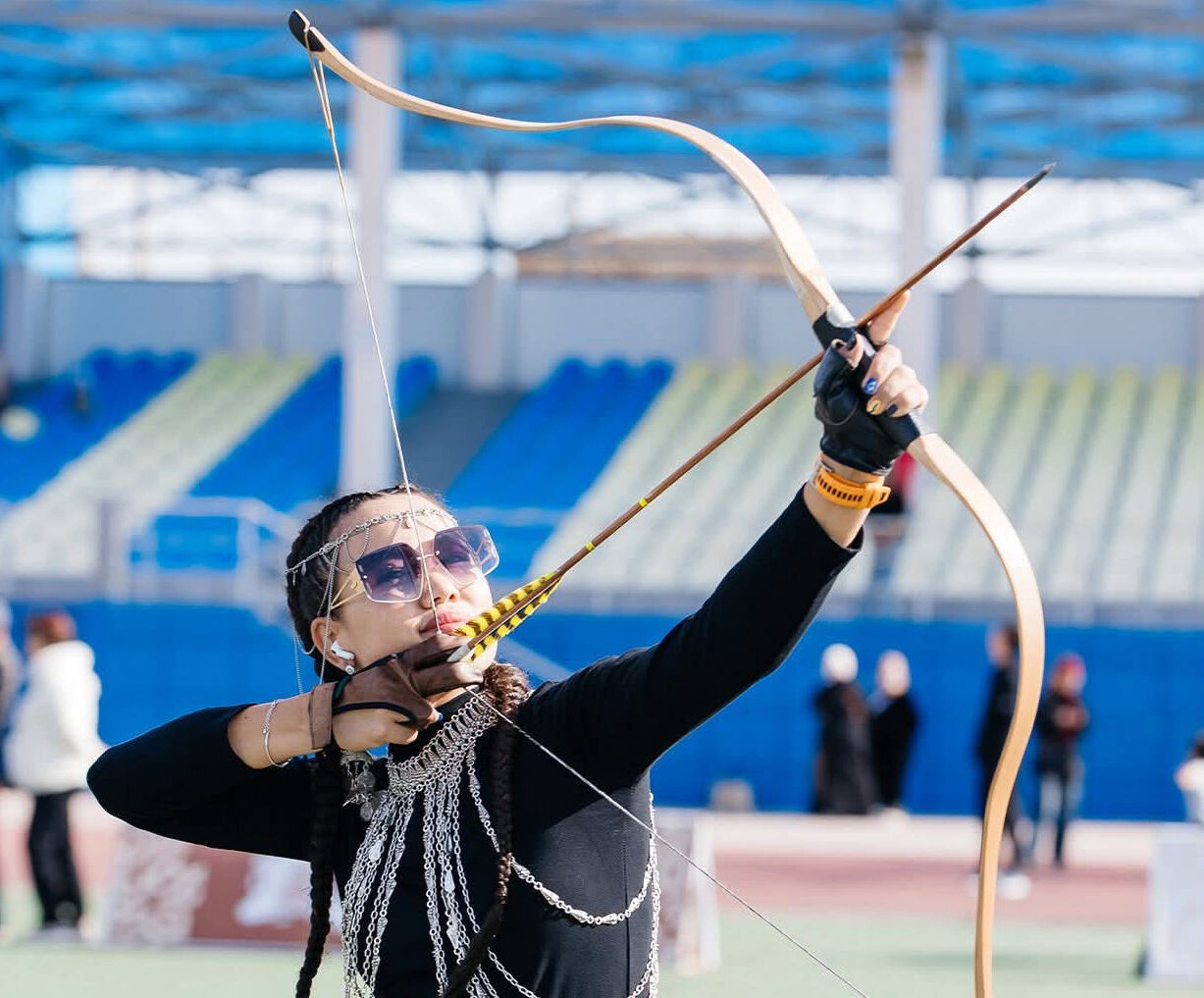 Натянули тетиву