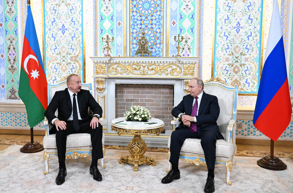 Алиев поблагодарил Путина за контроль над расследованием катастрофы самолета AZAL