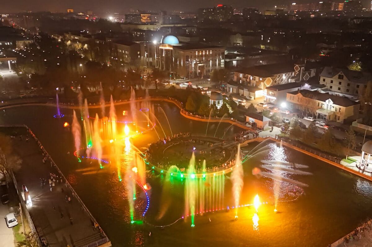 Струи выше, света больше