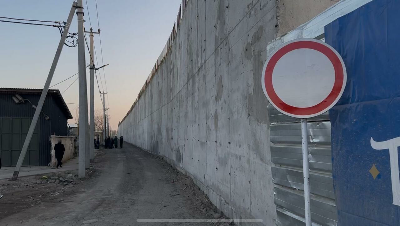 Загнали под мост