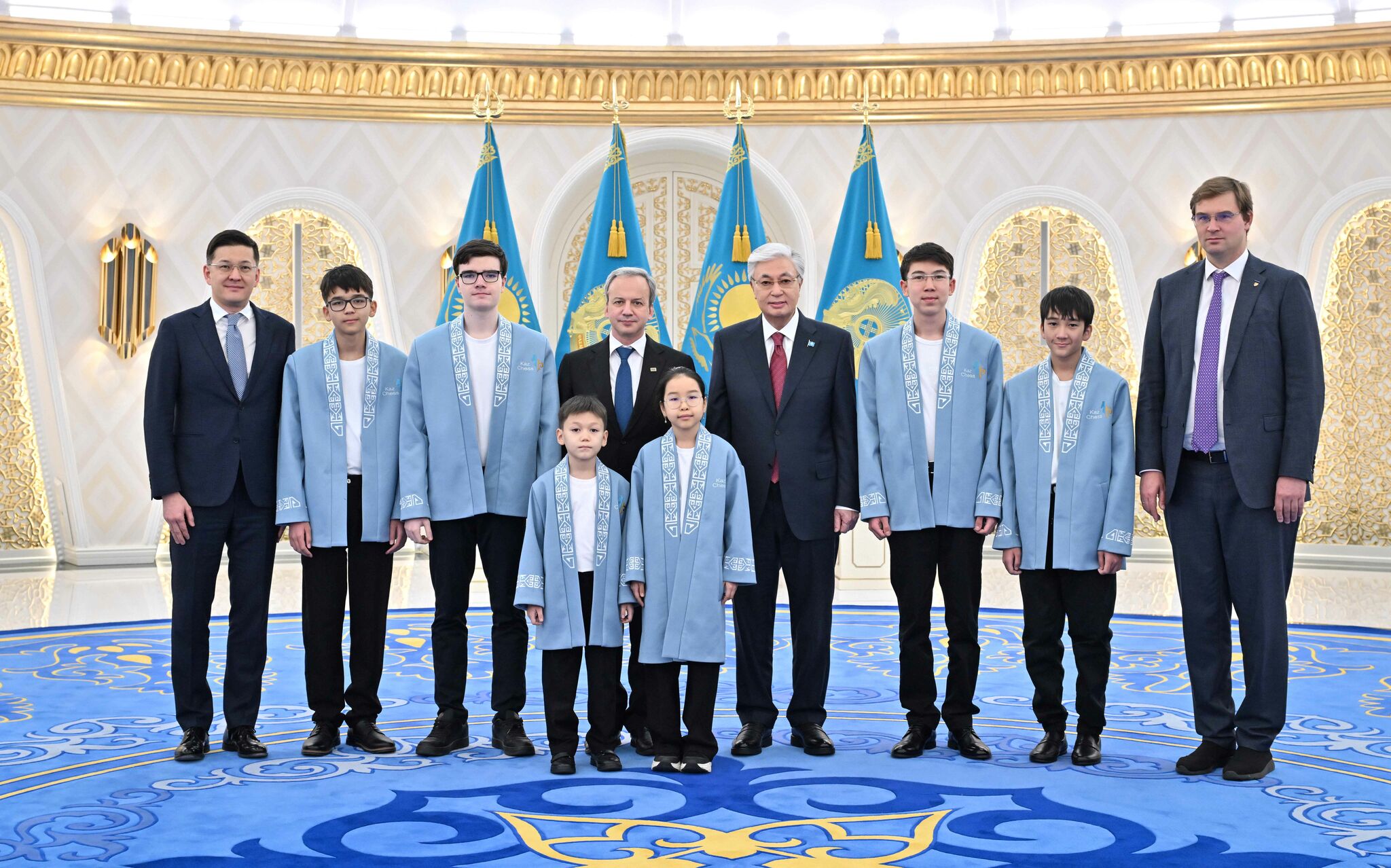 Глава государства встретился с призерами чемпионатов мира по шахматам