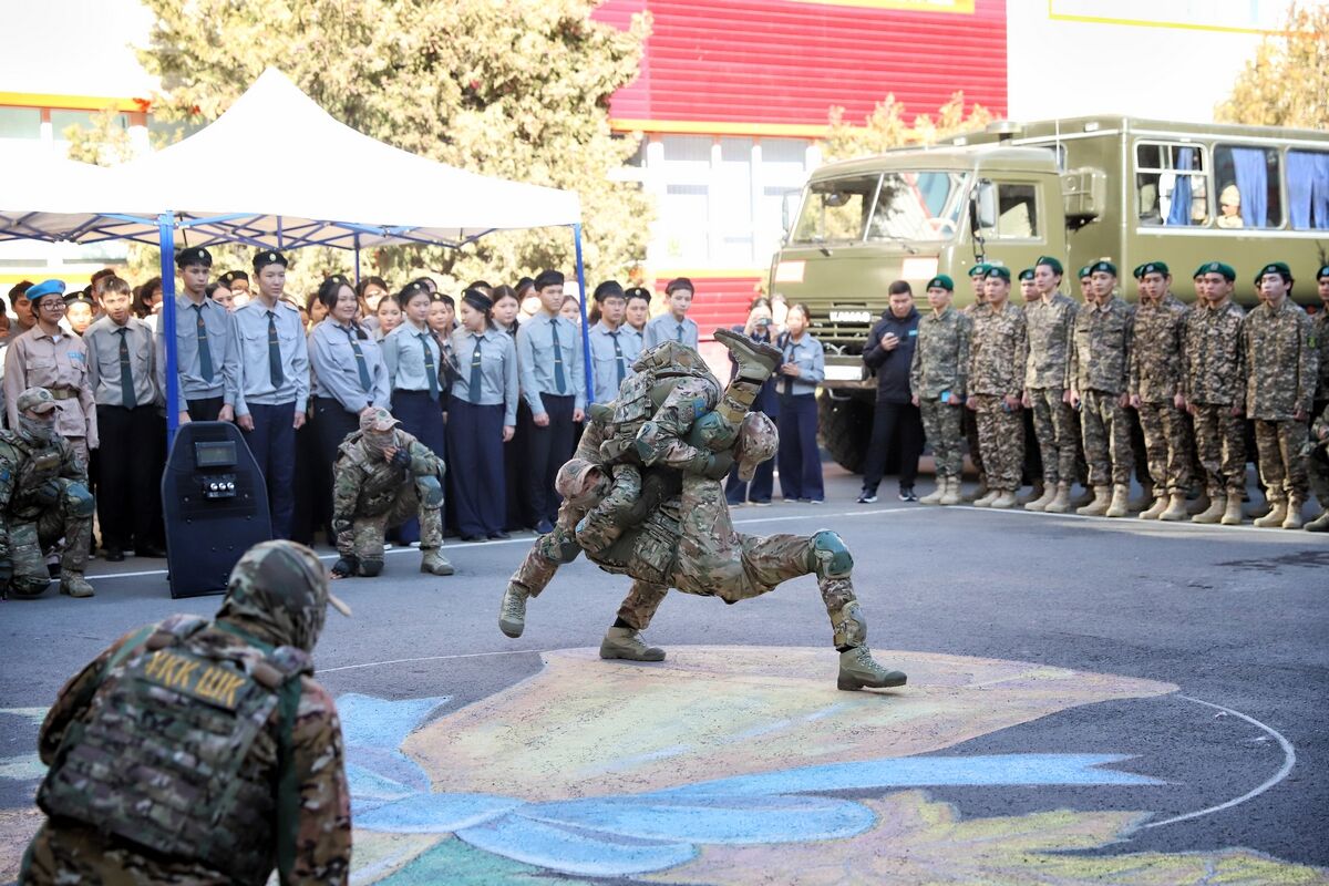 От парты до заставы – Фото №13