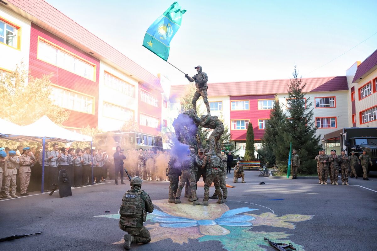 От парты до заставы – Фото №17