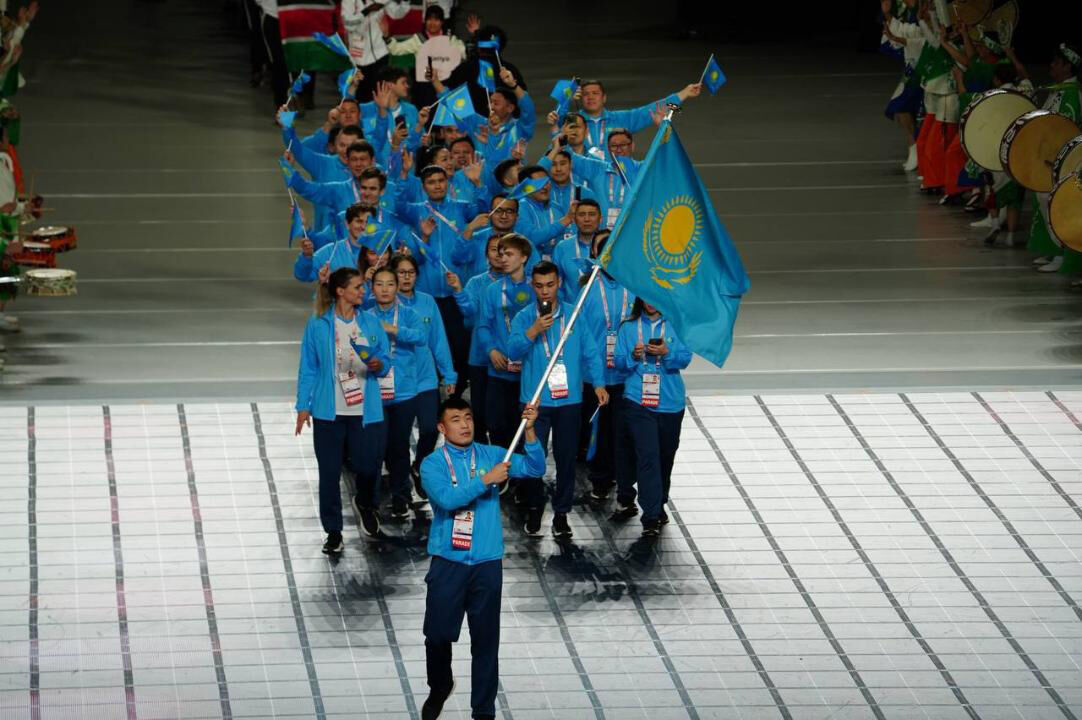 Влезли в десятку