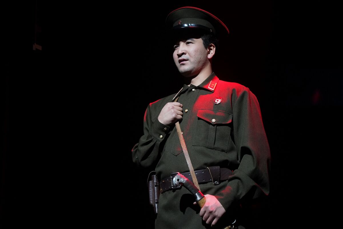 Во имя памяти героя!