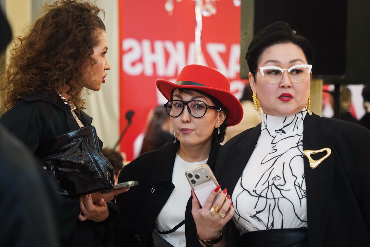 Новый чёрный и костюм из ковра – Фото №3