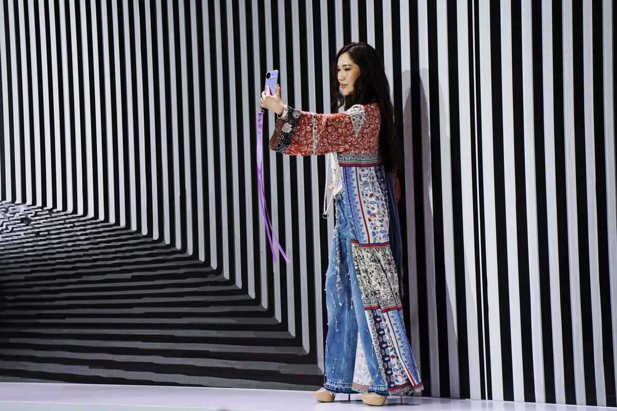 Новый чёрный и костюм из ковра – Фото №16