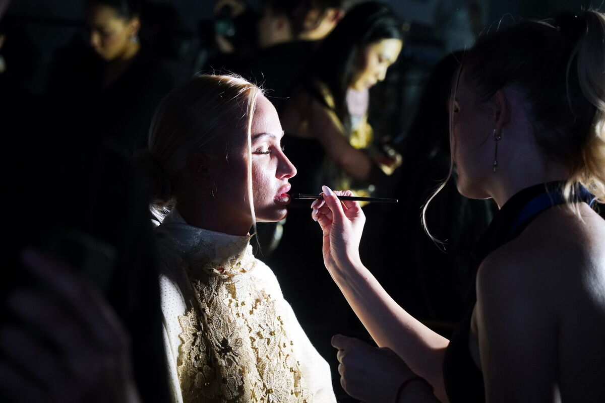 Новый чёрный и костюм из ковра – Фото №17