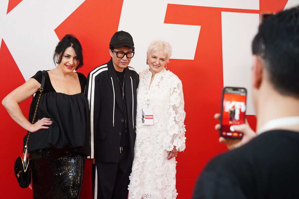 Новый чёрный и костюм из ковра – Фото №4