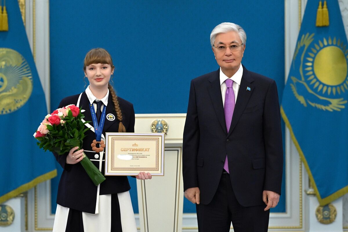 Токаев встретился с победителями и призерами международных олимпиад – Фото №4 Токаев встретился с победителями и призерами международных олимпиад – Фото №4