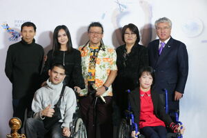 Фильмы бы делать из этих людей!