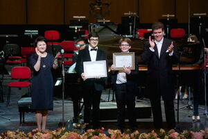 ...И рояль не уставал!