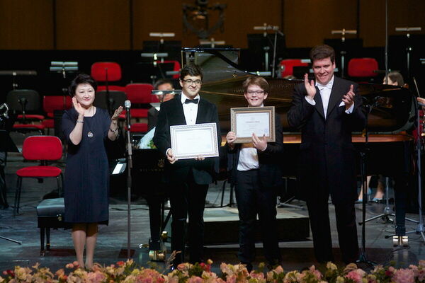 ...И рояль не уставал!