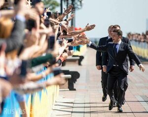 Владимиру Зеленскому передали поздравления казахстанцев