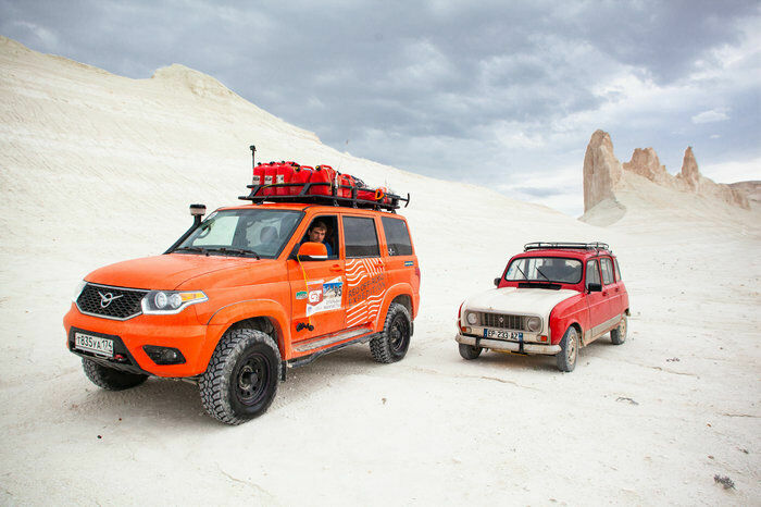 Жители Мангистау спасли застрявшего в солончаках путешественника из Франции