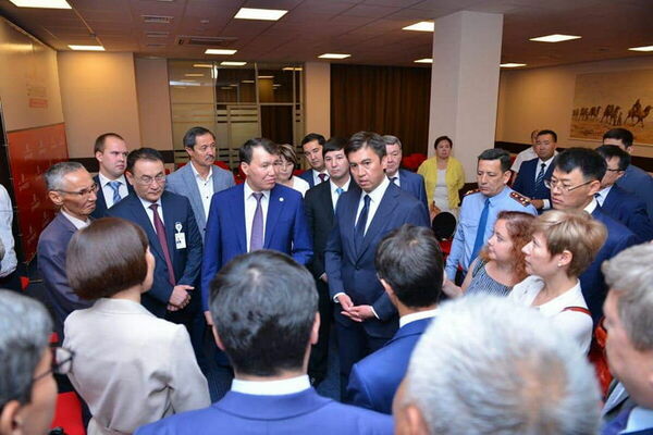 Не родня,  а единомышленники!