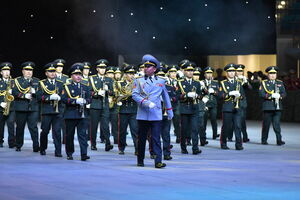 По главной улице с оркестром