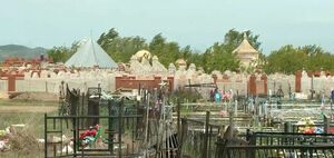 Кому горе, а кому - по колено море