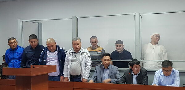 В смерти егеря просят винить...