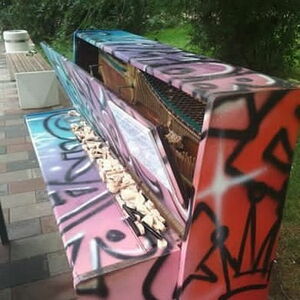 Недолго музыка играла