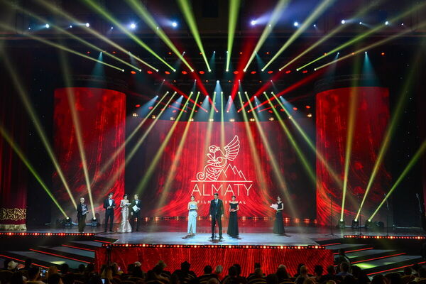 Международный, но стыдливый