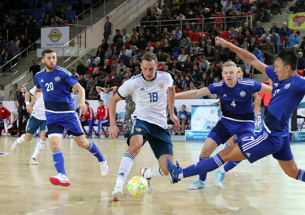 Звёзды играют  в “Звёздном”