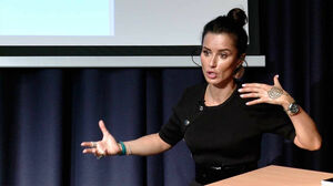 Замутила бурю Тина