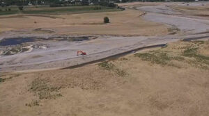 Текла река гравийные берега