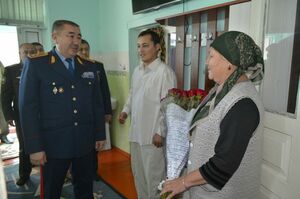 Президент наградил группу пожарных и полицейских за мужество и героизм при спасении граждан во время пожара в Туркестане