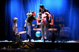 Втроём на дереве