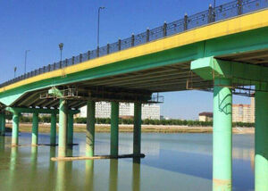 Центральный мост в Атырау закрыт из-за разрушений в опорах и конструкциях тепловых сетей