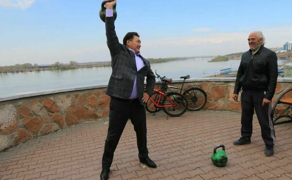 Что же натворил аким Бакауов?