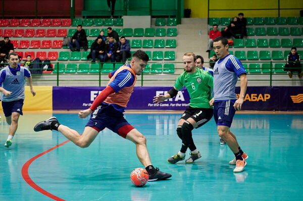 Второе место  нас не устроит