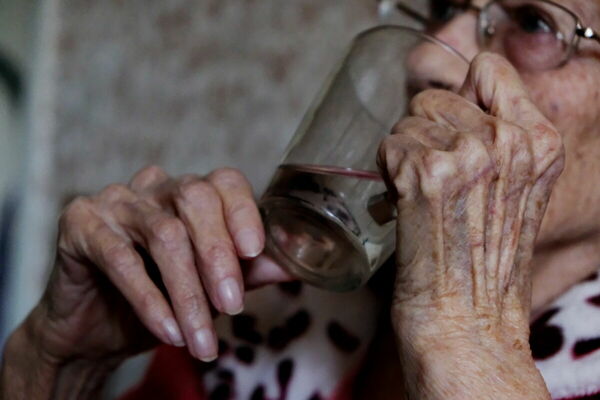 Подставить плечо