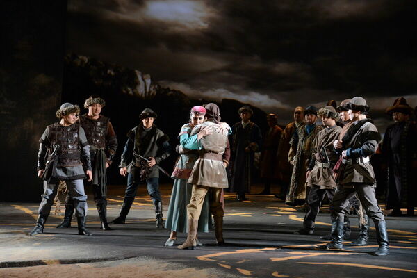 В оперу со стереоочками?