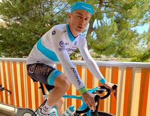 Кто как может, так и крутит