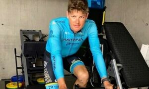 Не уступая лидерства