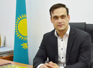 С помоста -  в кресло