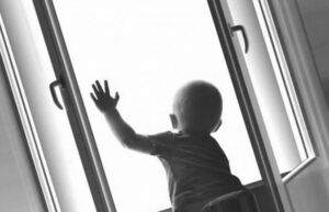 Выпал из окна