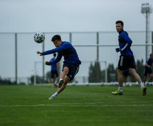 Где будут играть наши футболисты?