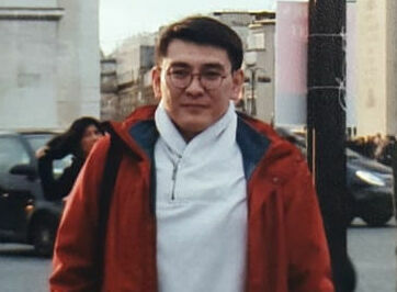 Выпрыгнул или вытолкнули?