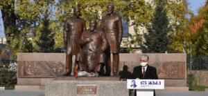 Памятник Абаю открыли с участием Токаева в Семее