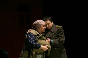 Кровавое сердце на сцене