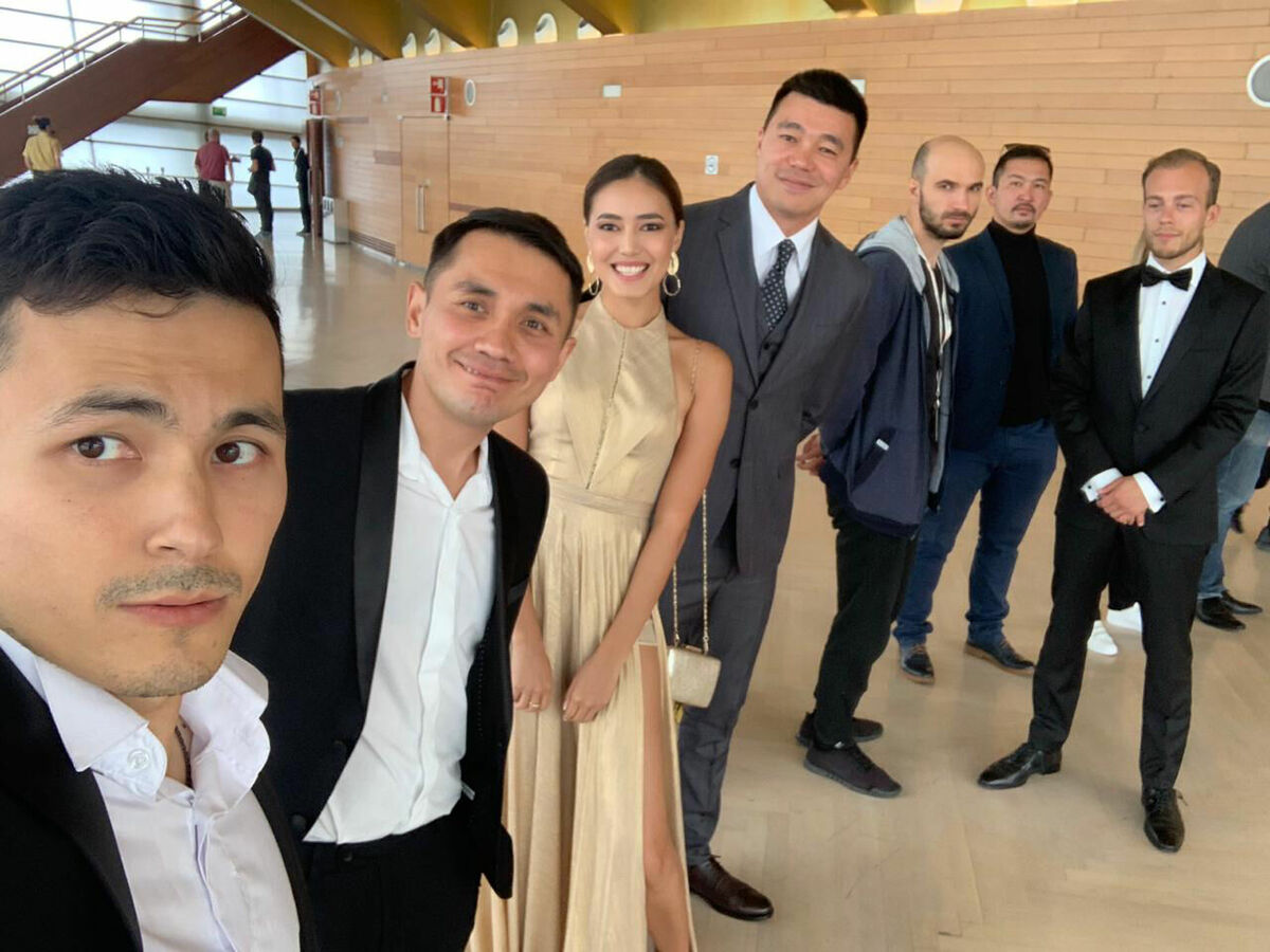 Без шампанского, но с коллегами