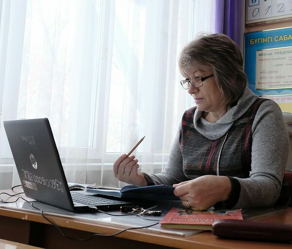 Скучаю по тетрадям  и красной пасте