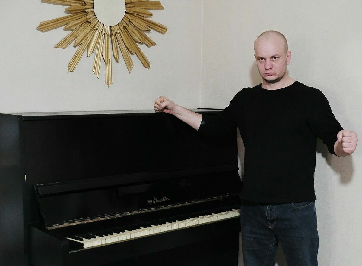 Стиснув зубы